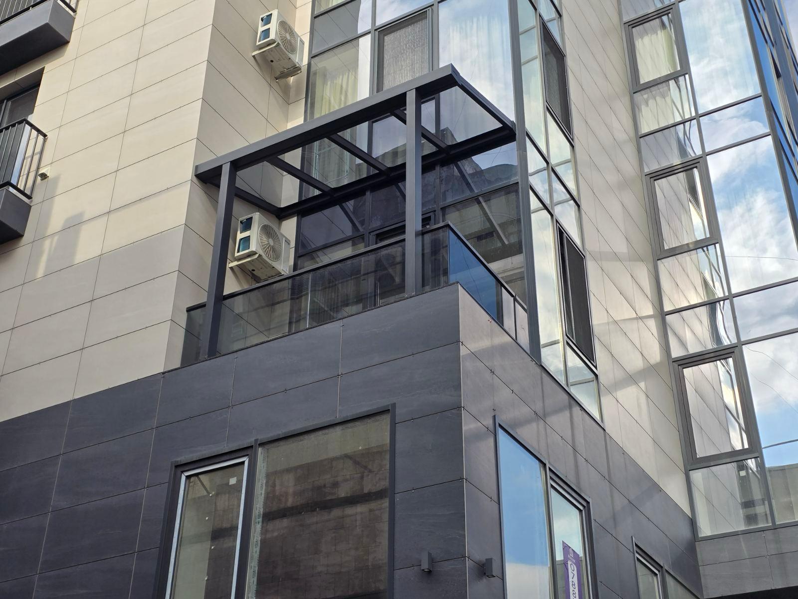 Veranda moderna din aluminiu si sticla — proiect rezidential Pergola Lux Romania